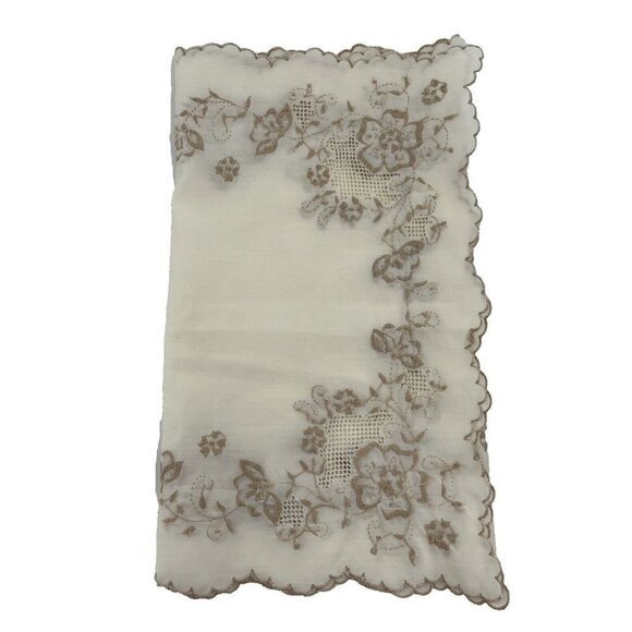 Embroidered cutout Table runner, 6 placemats and 6 napkins Unbleached - Picture 2 of 8